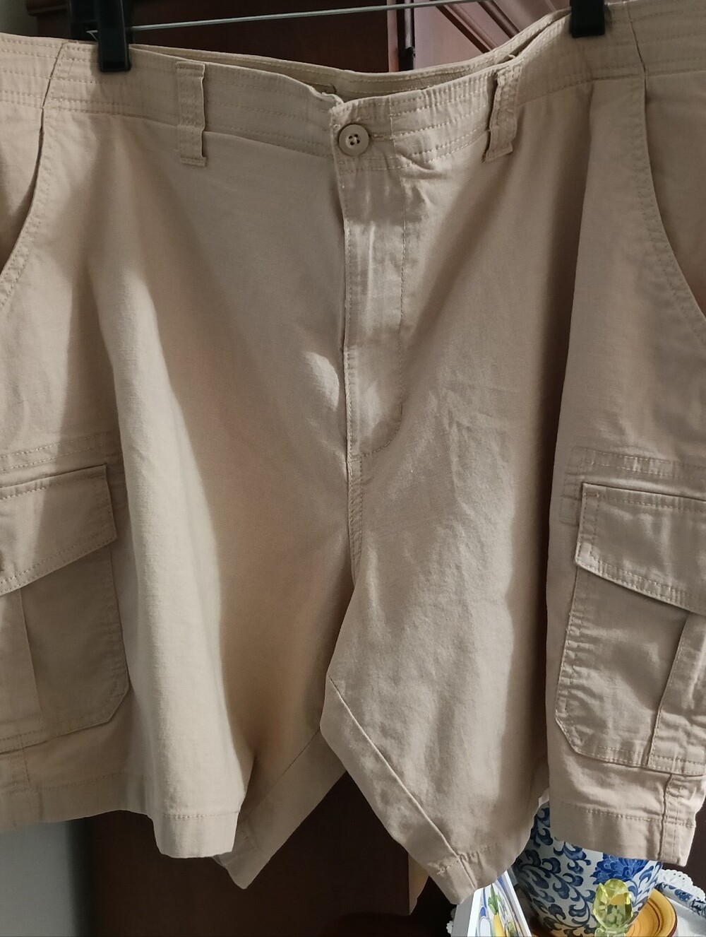 Like New Men's Ocean Coast Khaki Cargo Shorts (46)